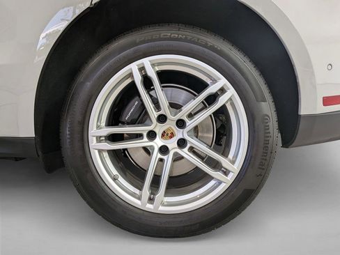 Certified 2022 Porsche Macan AWD/4WD image 27