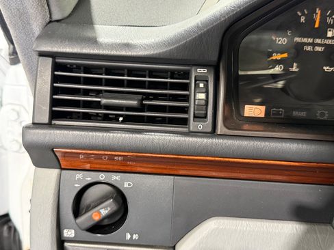 Used 1990 Mercedes-Benz 300 CE Coupe image 27