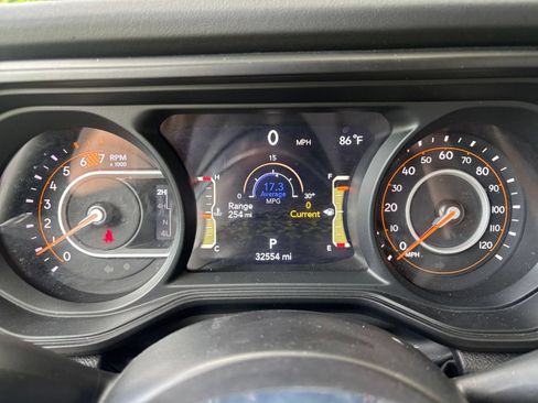 Used 2025 Jeep Wrangler Unlimited Sahara AWD/4WD image 41
