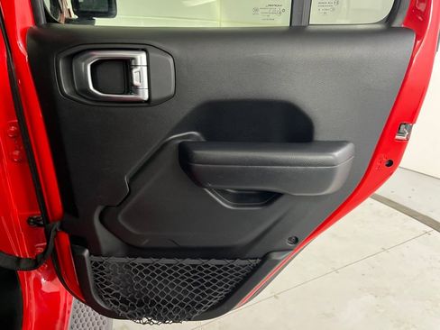 Used 2018 Jeep Wrangler Unlimited Sport S image 27