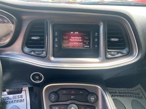 Used 2016 Dodge Challenger SXT image 14