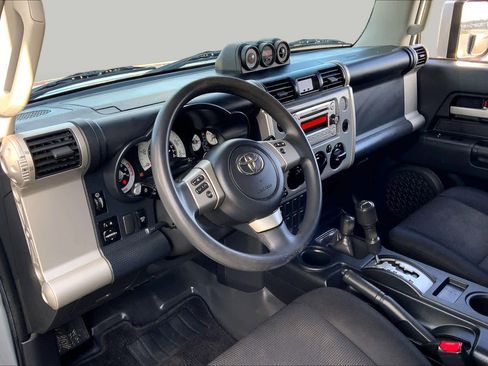 Used 2014 Toyota FJ Cruiser 4WD w/ Convenience Package image 17