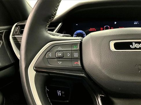 Used 2022 Jeep Grand Cherokee Altitude image 23