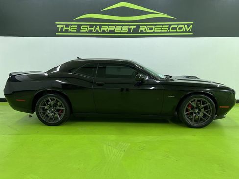 Used 2018 Dodge Challenger R/T RWD image 10