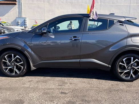 Used 2022 Toyota C-HR XLE image 15