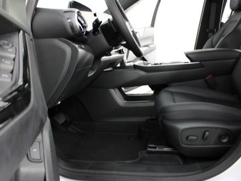 New 2026 Chevrolet Equinox LT image 16