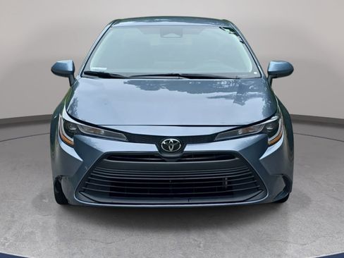 Used 2025 Toyota Corolla LE FWD image 2