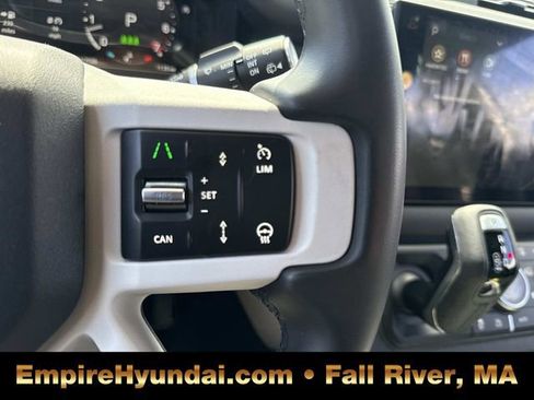 Used 2025 Land Rover Defender 110 S image 28