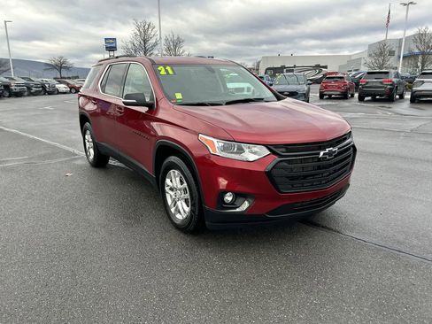 Used 2021 Chevrolet Traverse LT w/ LPO, Blackout Package image 1