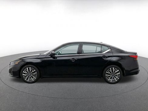 Used 2025 Nissan Altima 2.5 SV FWD image 5
