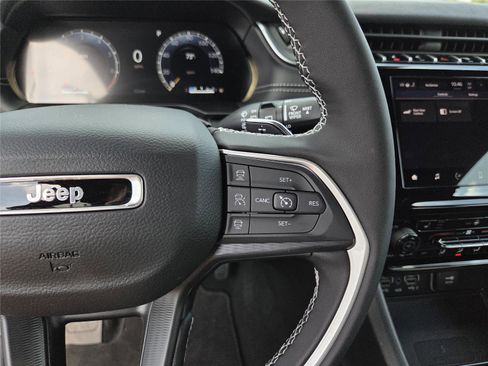 New 2025 Jeep Grand Cherokee Altitude image 27