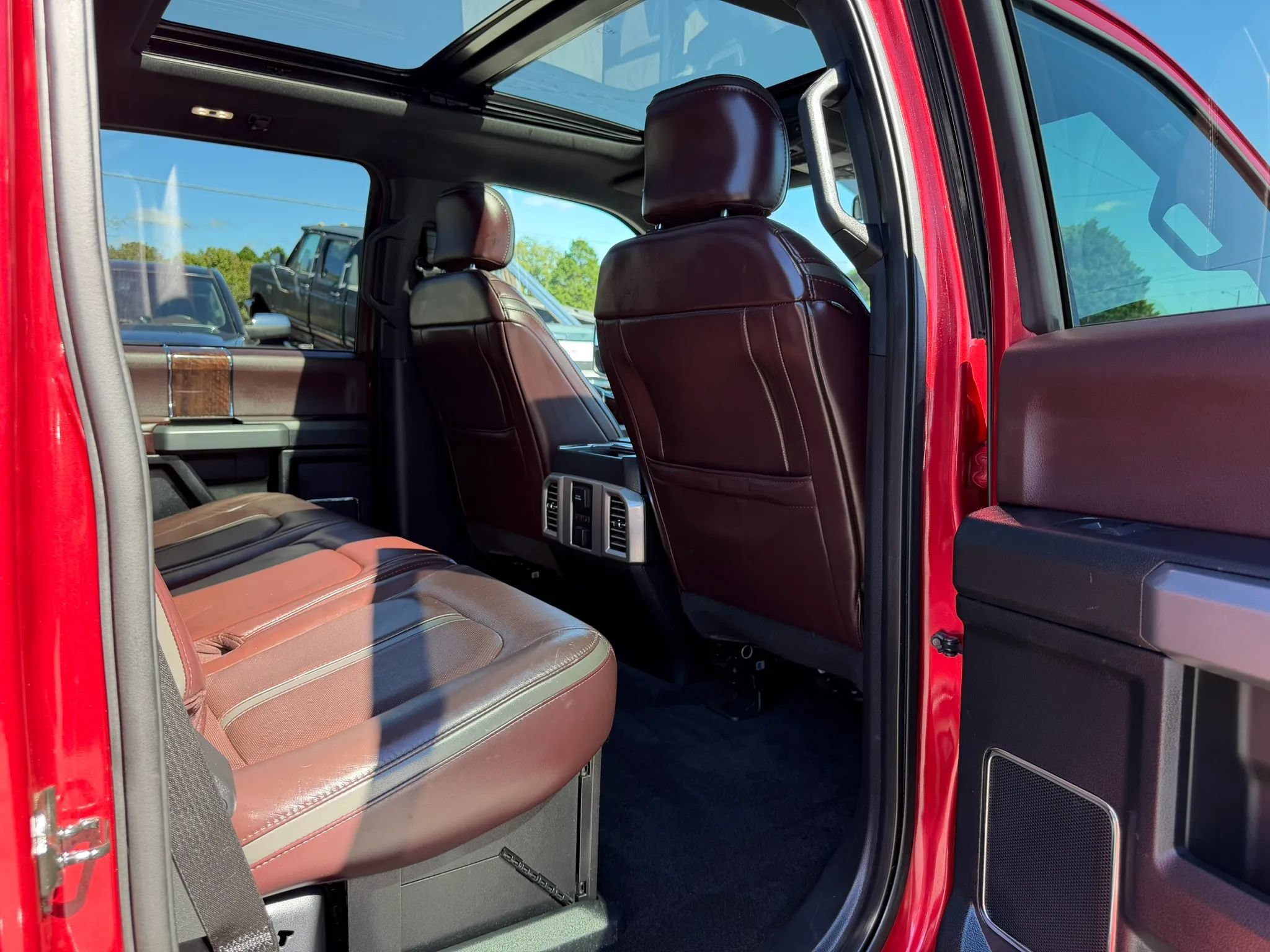 Used 2017 Ford F350 Platinum w/ Platinum Ultimate Package AWD/4WD image 25