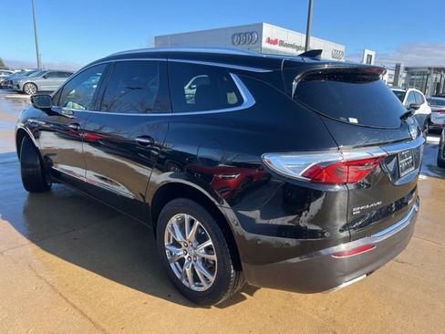 Used 2023 Buick Enclave Essence w/ Experience Buick Package image 4