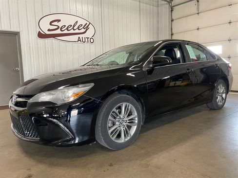 Used 2016 Toyota Camry SE FWD image 1