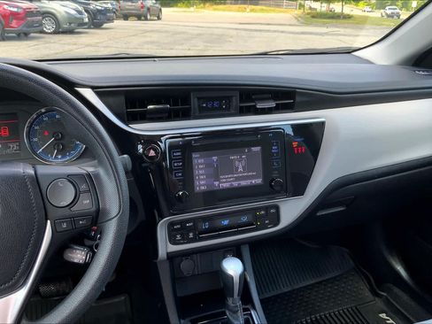 Used 2019 Toyota Corolla LE FWD image 7