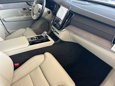 New 2026 Volvo XC90 T8 Ultra w/ Protection Package Premier AWD/4WD image 16