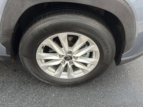 Certified 2022 Toyota Corolla Cross LE image 32