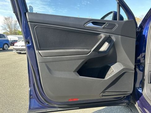 Used 2021 Volkswagen Tiguan SE image 14