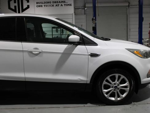 Used 2017 Ford Escape SE FWD image 24