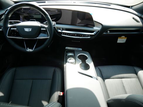 Used 2026 Cadillac Lyriq Luxury w/ LPO, Floor Liner Package image 8