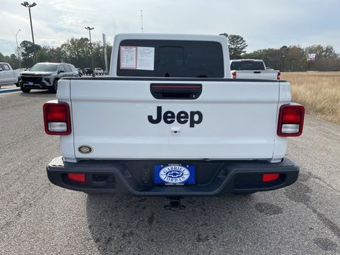 Used 2024 Jeep Gladiator Sport image 4