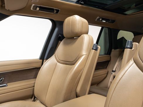 Used 2025 Land Rover Range Rover SE AWD/4WD image 13