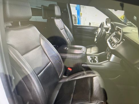 Used 2021 Chevrolet Suburban LT w/ LT Signature Package RWD image 12