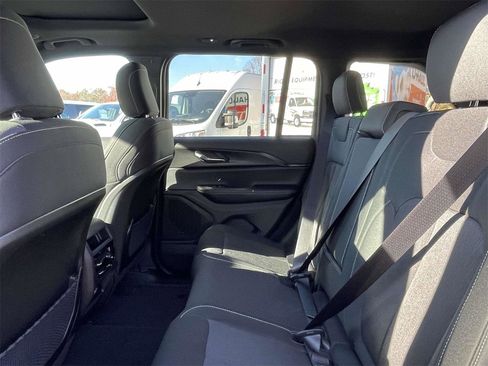 New 2025 Jeep Grand Cherokee Laredo X image 20