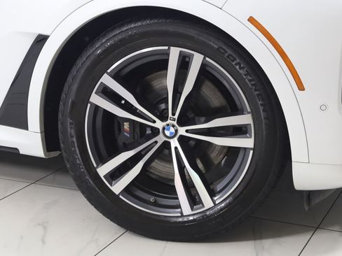Used 2024 BMW X7 xDrive40i w/ M Sport Package AWD/4WD image 19