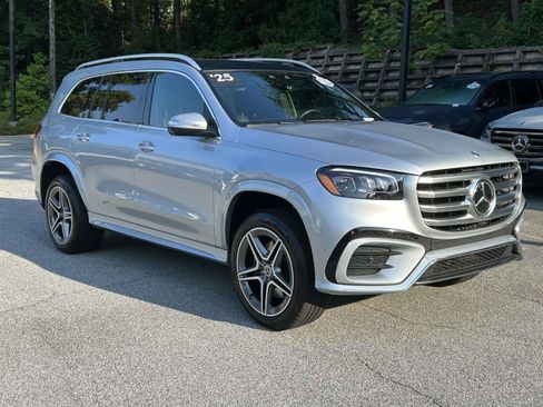 Used 2025 Mercedes-Benz GLS 450 4MATIC image 4
