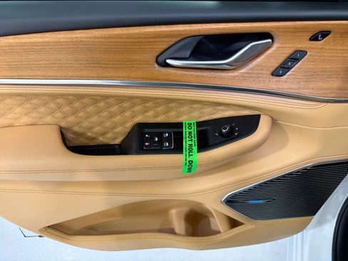 Used 2025 Jeep Grand Cherokee L Summit image 12