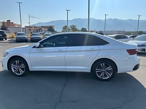 Used 2023 Volkswagen Jetta SE FWD image 6