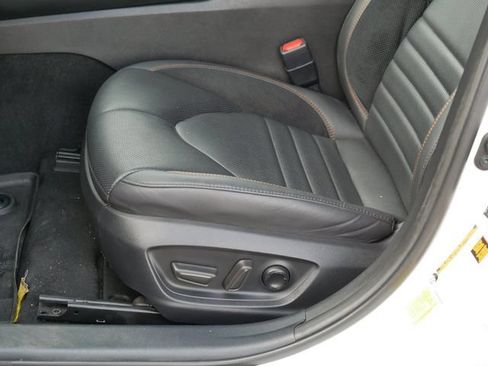 Used 2022 Toyota Avalon Touring FWD image 14
