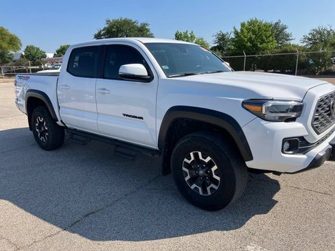 Used 2022 Toyota Tacoma TRD Off-Road AWD/4WD image 3