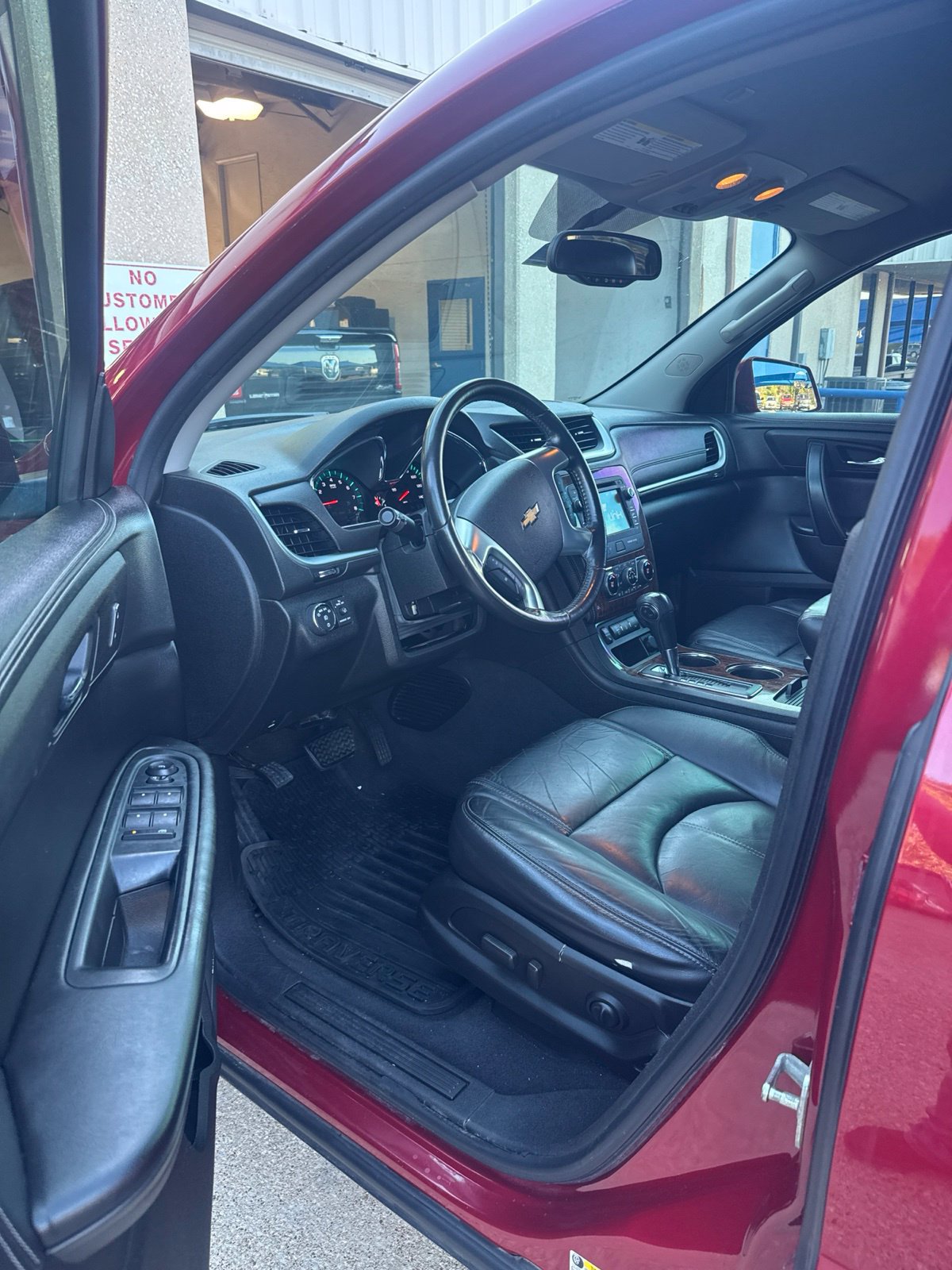 Used 2014 Chevrolet Traverse LT w/ LPO, 'HIT The Road' Package FWD image 6