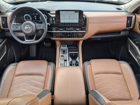 Used 2024 Nissan Pathfinder Platinum w/ Cargo Package image 27