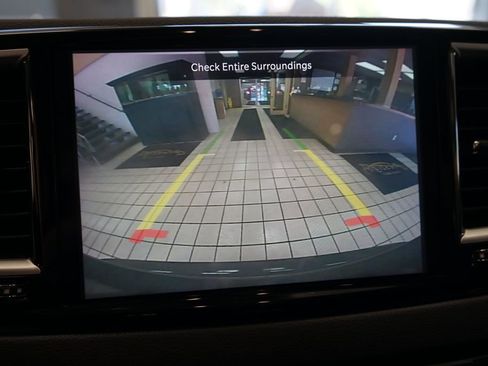 Used 2022 Chrysler Pacifica Touring-L FWD image 8