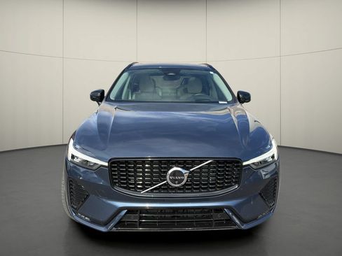 Used 2018 Volvo XC60 T5 Momentum w/ Convenience Package AWD/4WD image 2