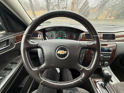 Used 2014 Chevrolet Impala LT w/ LT Sunroof Package image 8