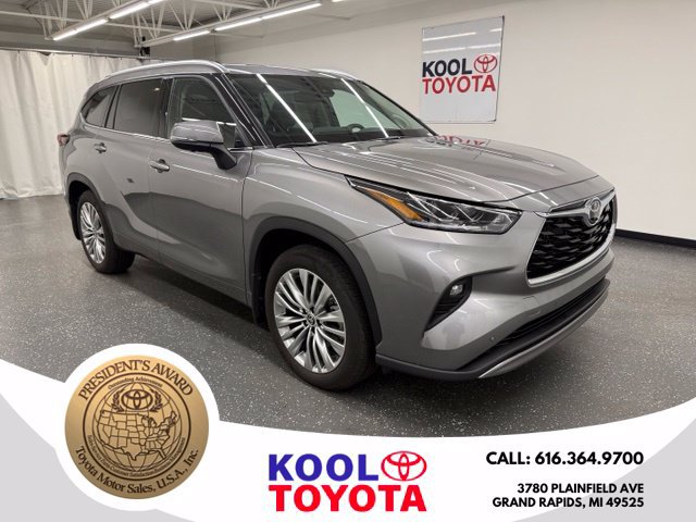 Used 2025 Toyota Highlander Platinum AWD/4WD image 1