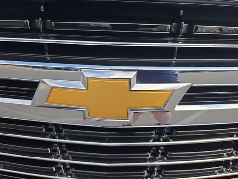 Used 2024 Chevrolet Suburban LT AWD/4WD image 47