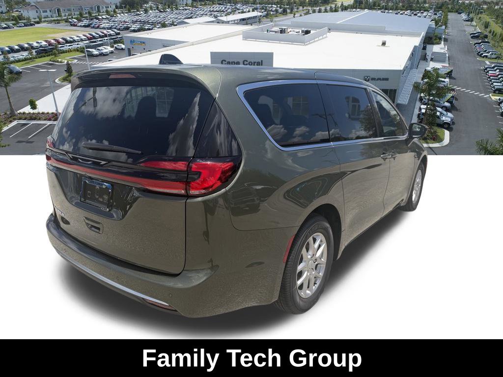 New 2027 Chrysler Pacifica Select w/ Family Tech Group FWD image 4