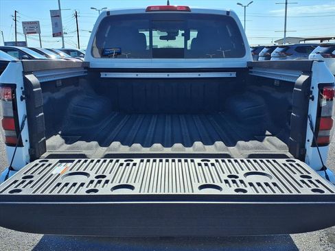New 2025 Nissan Frontier SV w/ SV Convenience Package image 8