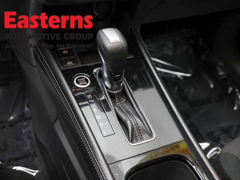 Used 2024 Nissan Kicks SR image 13