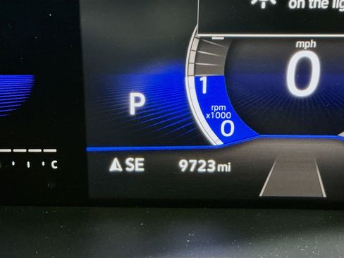 Used 2023 Volkswagen Taos SE w/ Panoramic Sunroof Package image 18