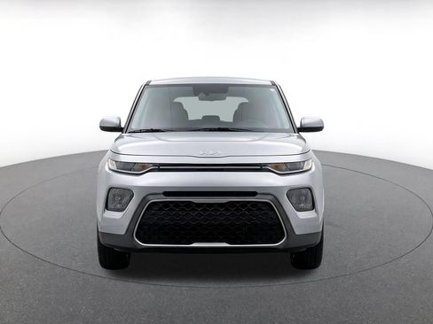 Used 2025 Kia Soul LX w/ LX Technology Package FWD image 2