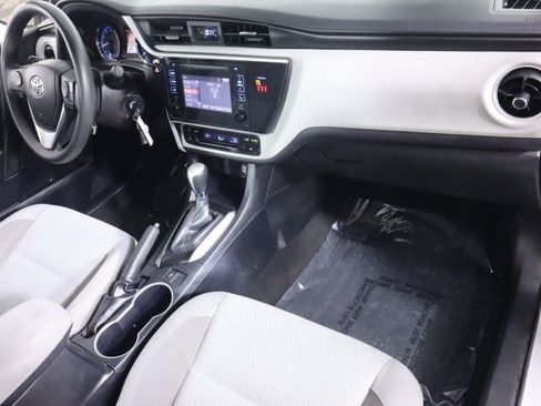 Used 2018 Toyota Corolla LE w/ Carpet Mat Package (TMS) FWD image 36