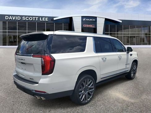 Used 2025 GMC Yukon XL Denali Ultimate AWD/4WD image 4