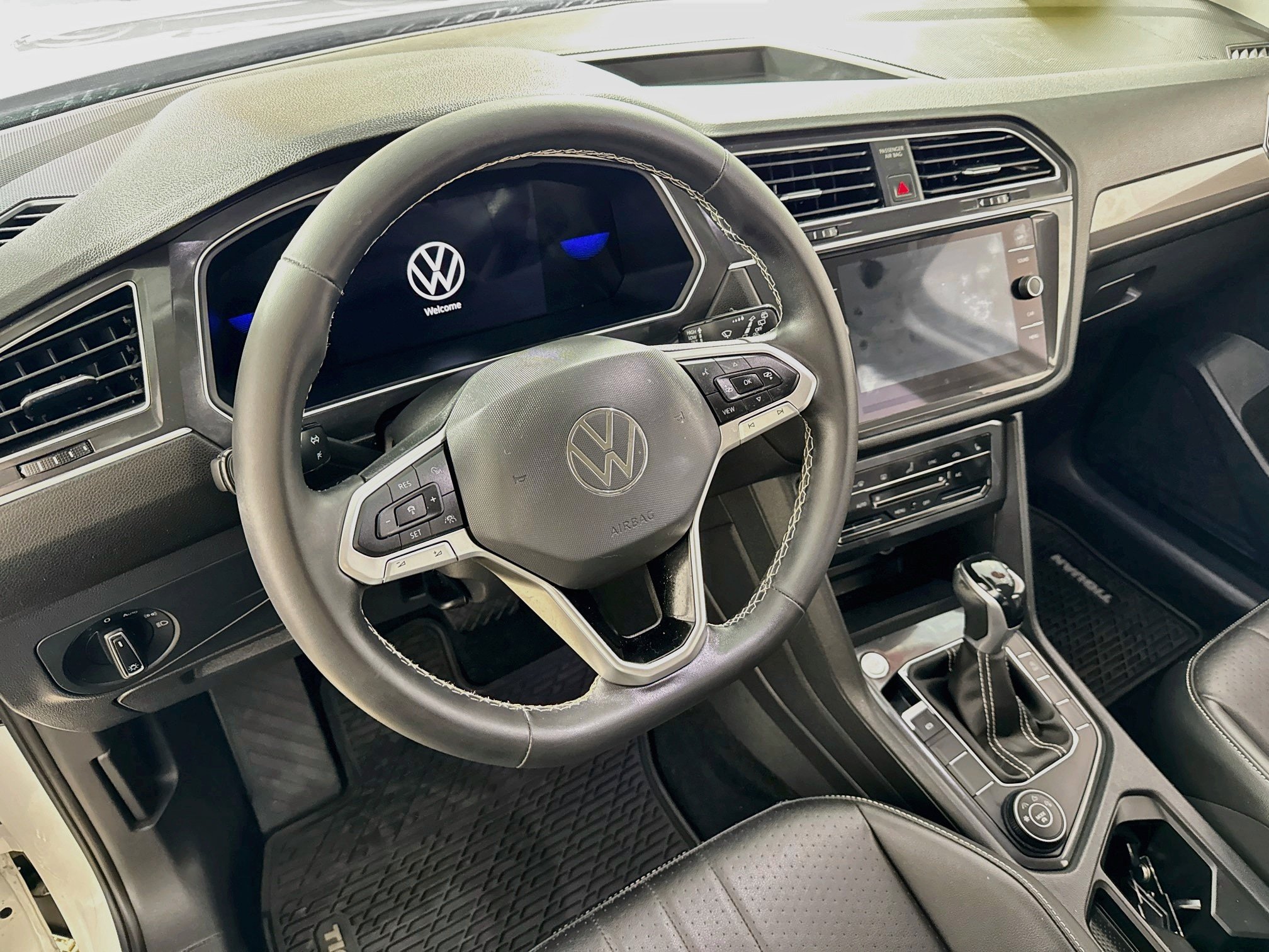 Used 2023 Volkswagen Tiguan SE AWD/4WD image 11