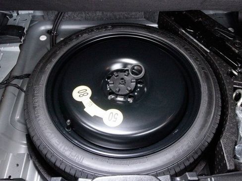 Certified 2025 Volvo XC40 B5 Plus image 38